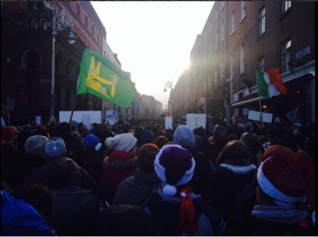 Crowd all the way around on Nassau st #Right2Water 