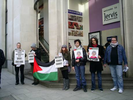 Click on image to see full-sized version Protesters at Jervis Street Shopping Centre